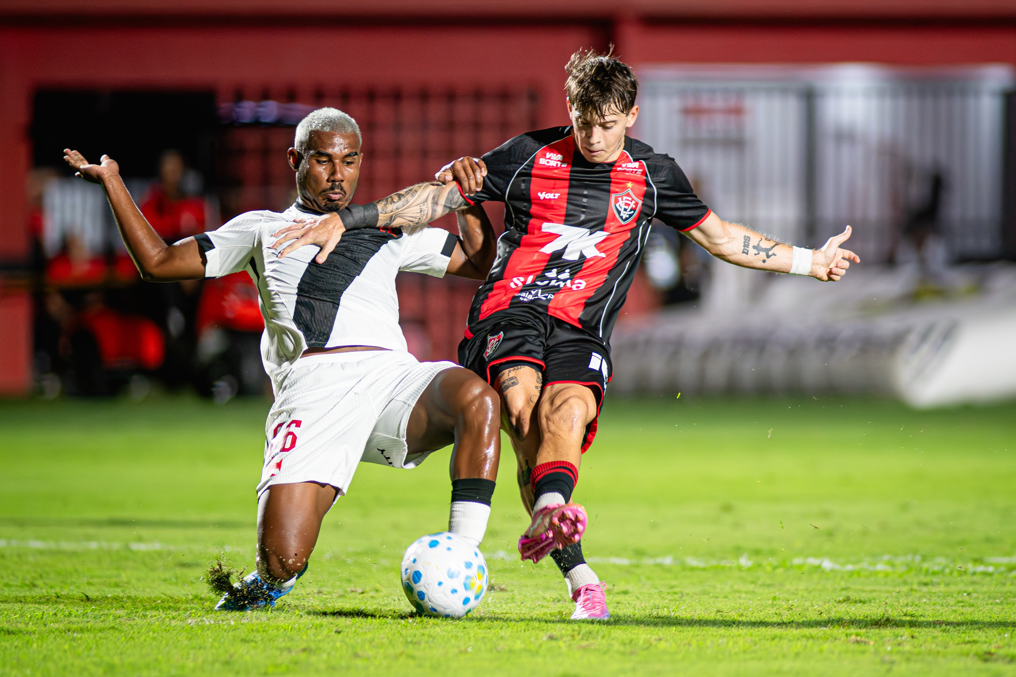 Diego Tarzia ganha elogios de Jair Ventura e pode ter primeira sequência como titular no Vitória