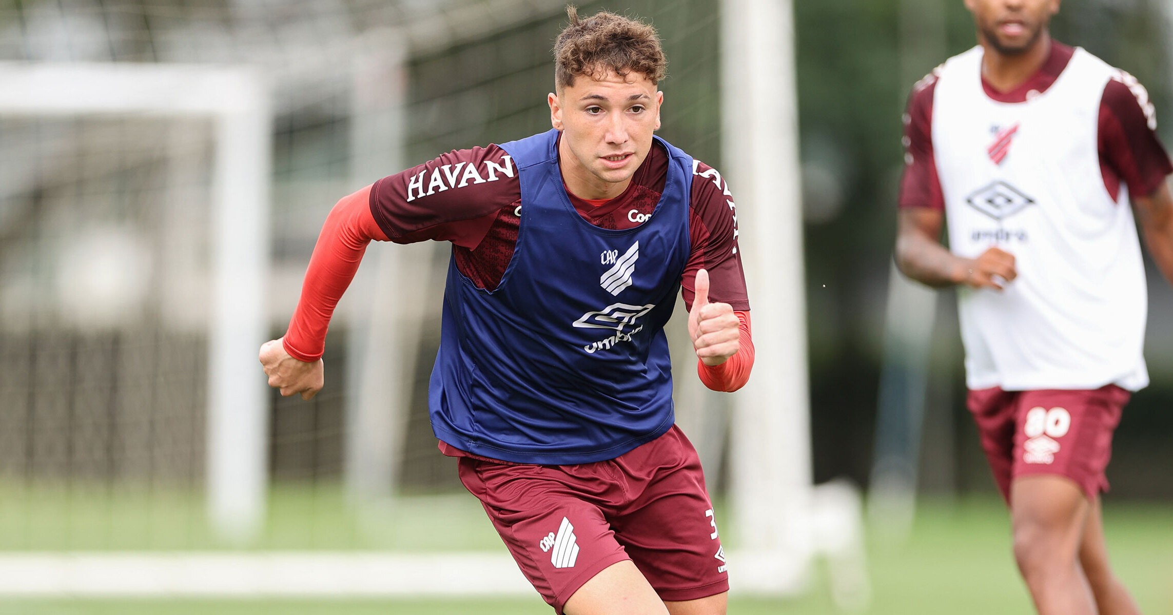 Athletico rescinde contrato com o atacante chileno Luciano Arriagada