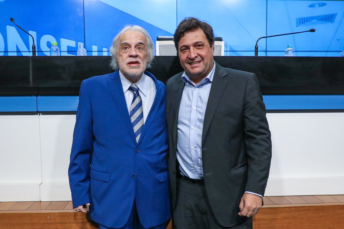 Conselho do Grêmio concede título de patrono do clube a Cacalo