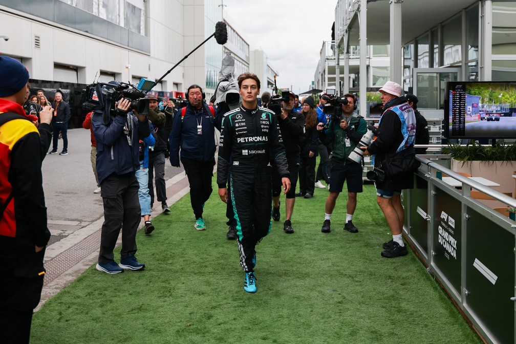 George Russell volta aos boxes após o abandono no GP do Canadá, em Montreal — Foto: Reginald Mathalone/NurPhoto via Getty Images