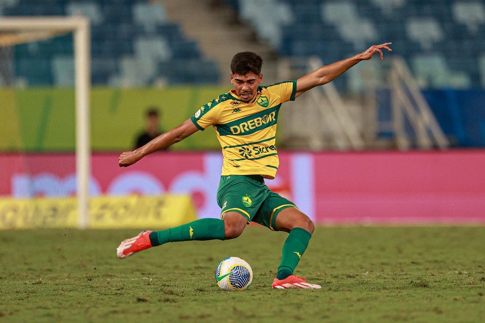 No ano passado, o jogador defendeu o Cuiabá, na série A do Brasileirão. — Foto: AssCom Dourado