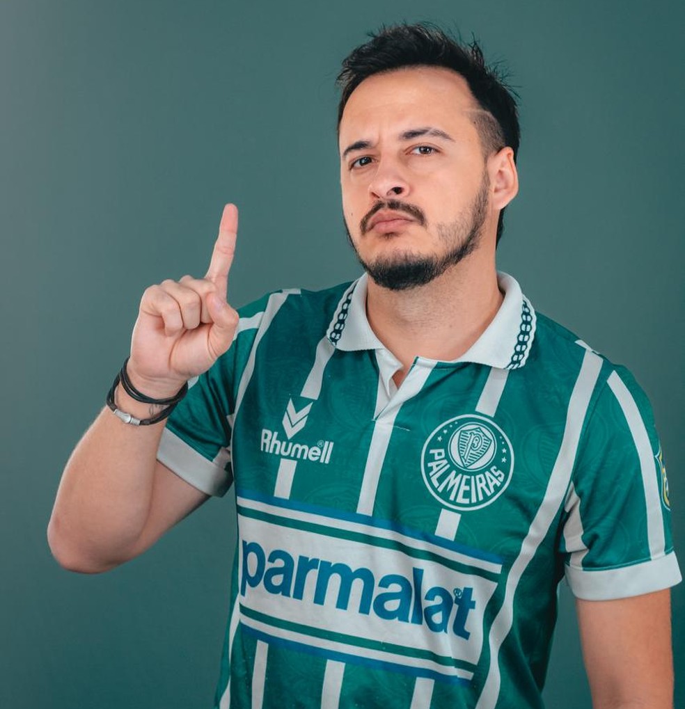 Lipe passou a usar o time do coração durante os shows de comédia — Foto: Arquivo pessoal