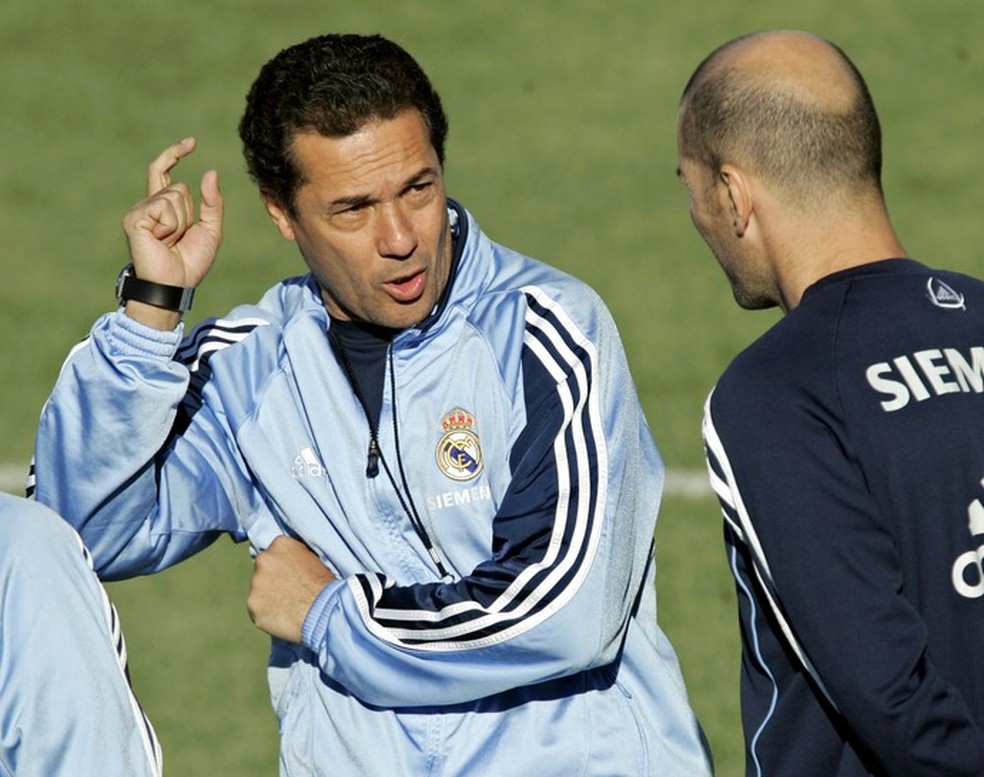 Vanderlei Luxemburgo e Zidane, pelo Real Madrid, em 2005 — Foto: AP 