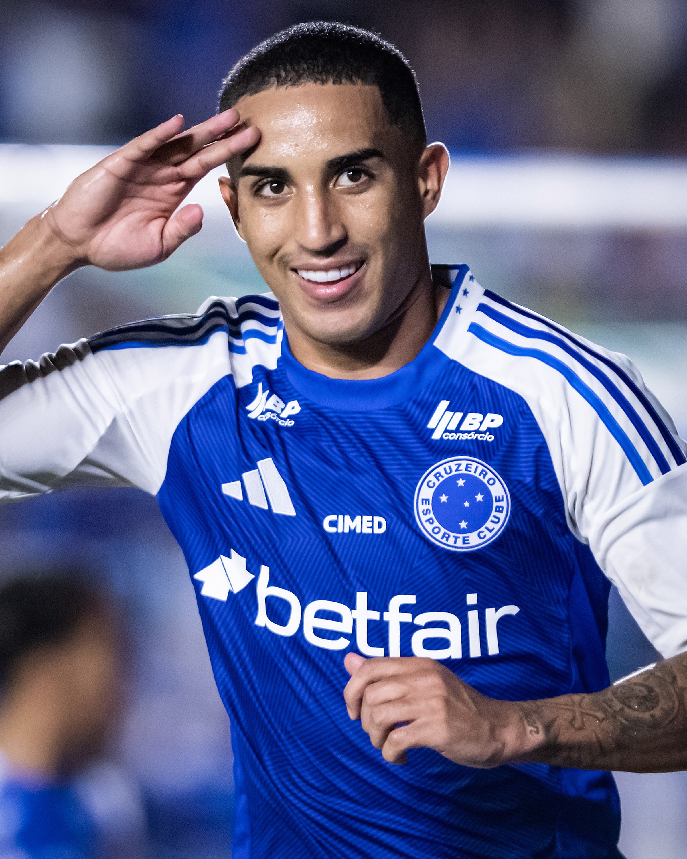 BOA RESPOSTA! Cruzeiro diminui atritos de crise com vitória e boa posição no Brasileirão