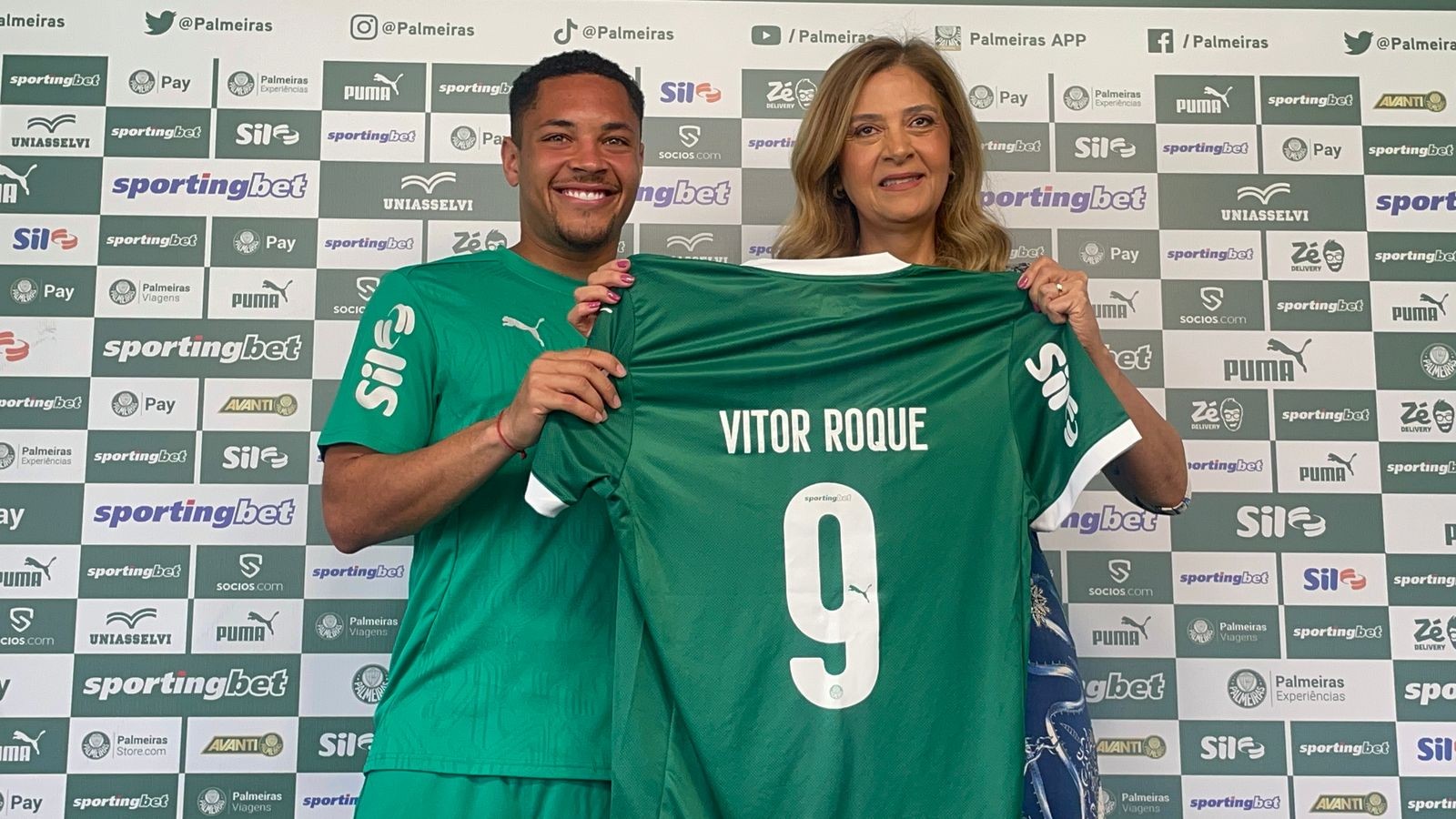 Apresentação de Vitor Roque no Palmeiras e brincadeira de Leila sobre reforço.
