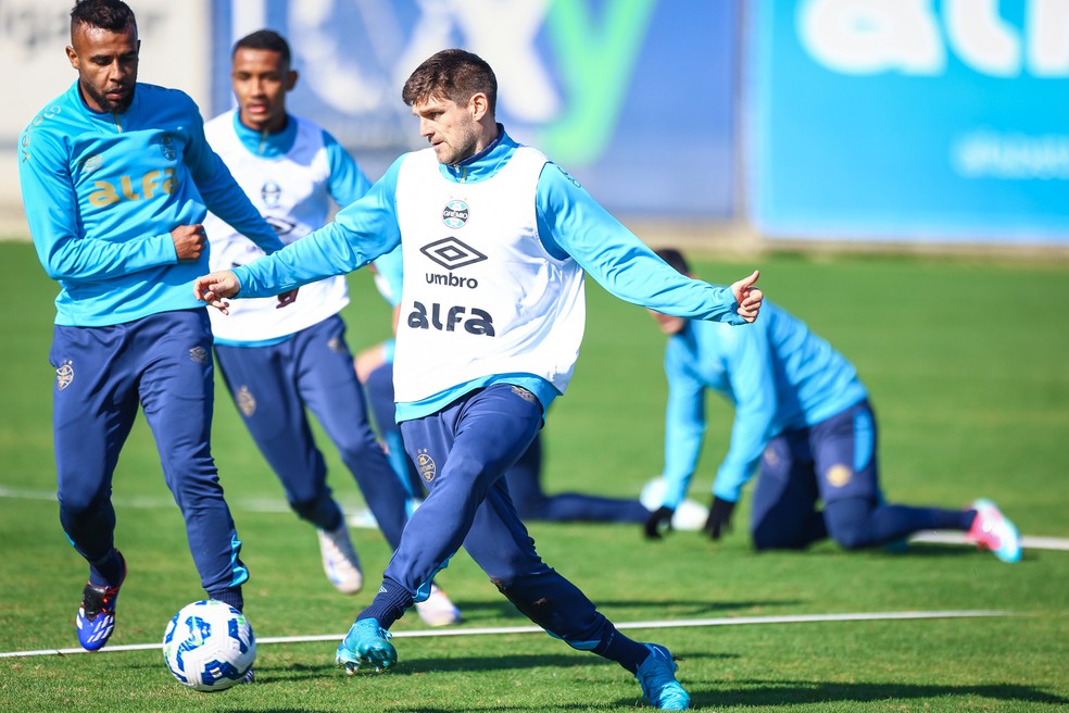 Kannemann no treinamento do Grêmio desta quinta-feira — Foto: Lucas Uebel / Grêmio Divulgação