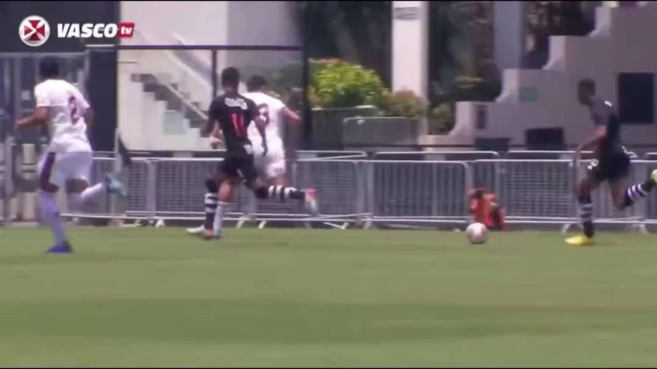 Carrasco do Flamengo na base, Rayan busca primeiro gol em clássicos no profissional do Vasco