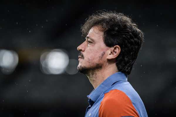 Cruzeiro negocia com Renato Gaúcho para substituir Fernando Diniz na equipe