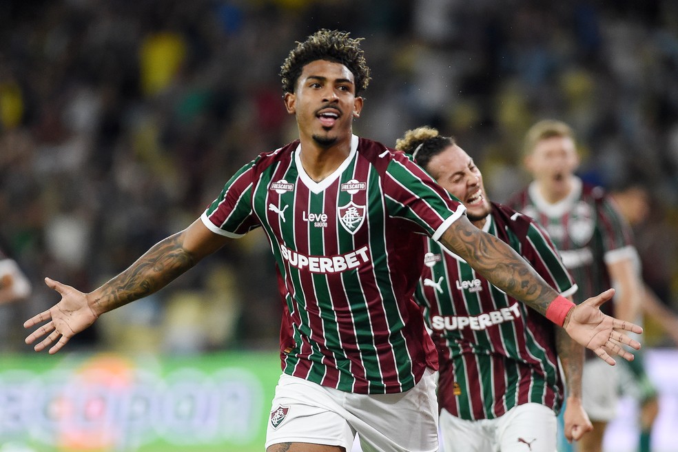 Fluminense supera Chapecoense com estrela de John Kennedy e mira Libertadores