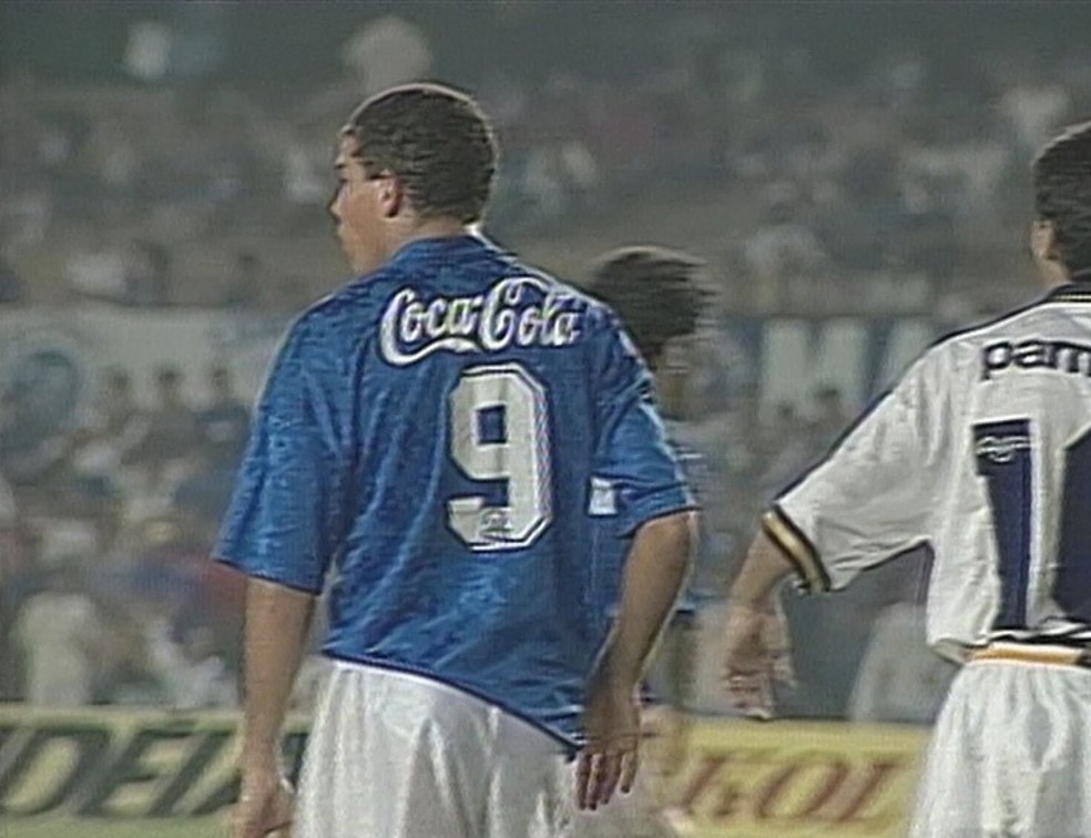Ronaldo, pelo Cruzeiro, em partida contra o Boca Juniors — Foto: Reprodução/ Globo