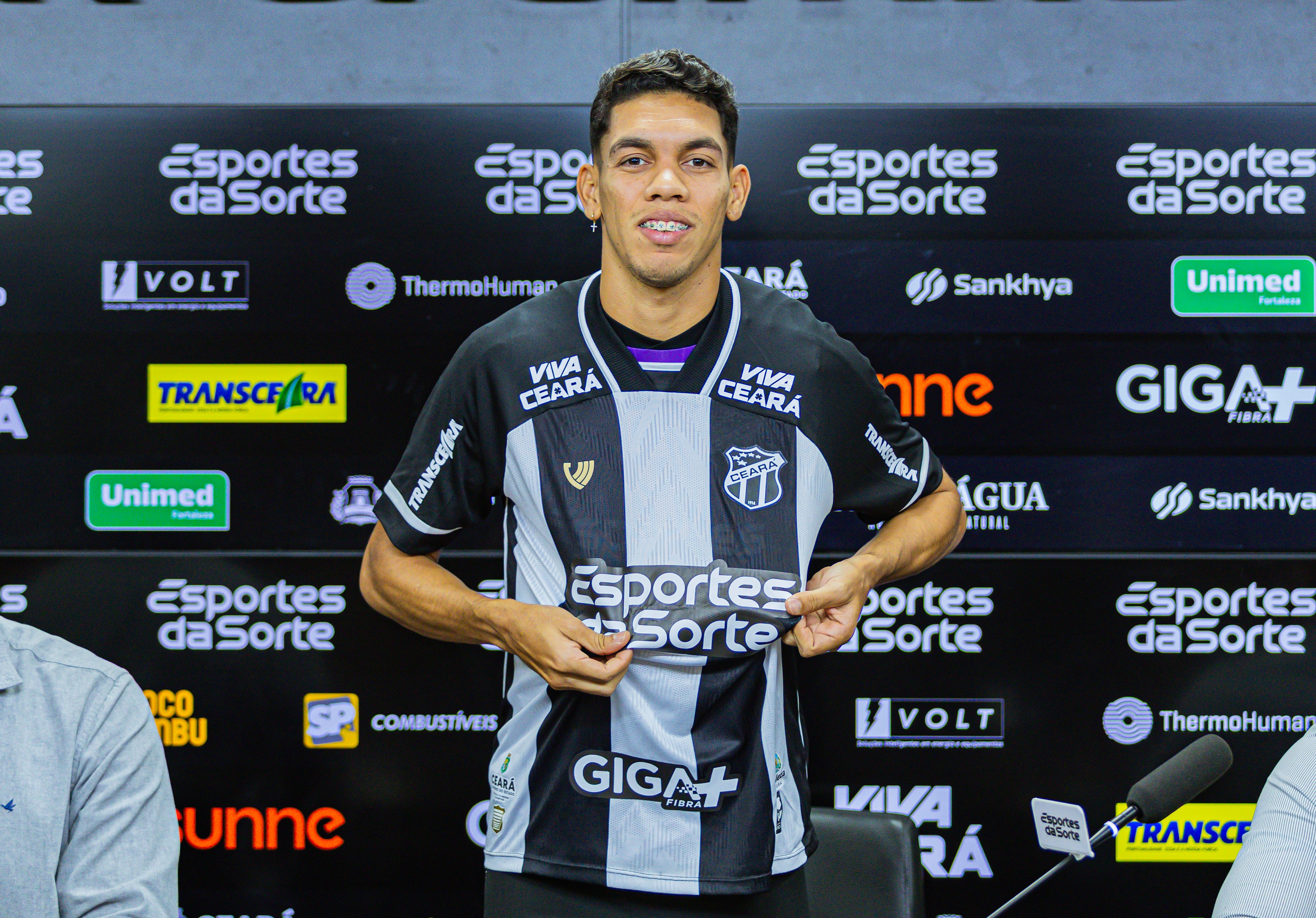 Paulo Baya foi apresentado e citou estreia pelo Ceará