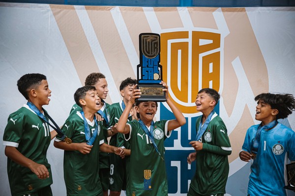 Sub-11 do Palmeiras faz história goleando o Barcelona e choca os gringos!