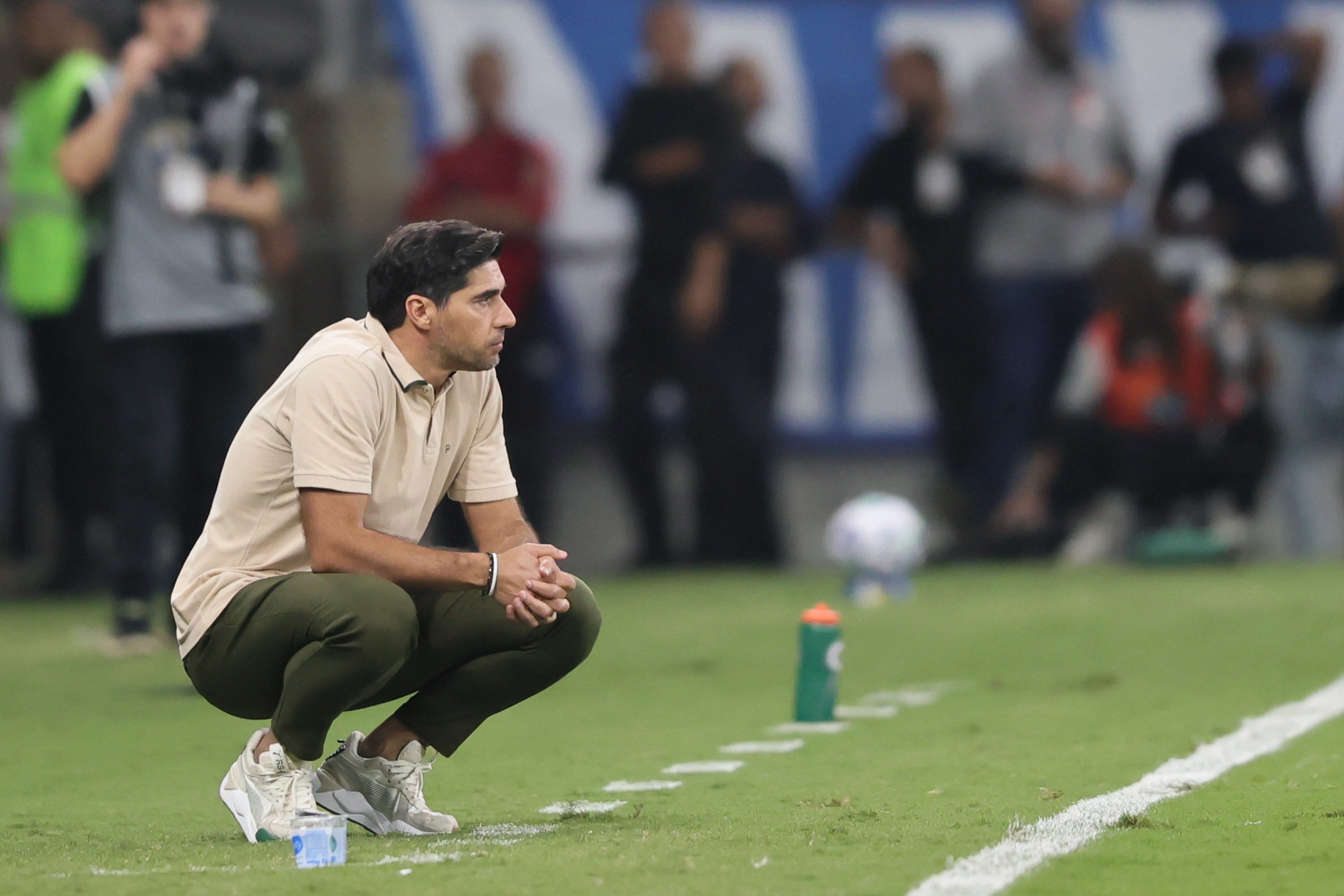 Abel critica desempenho inicial e analisa derrota do Palmeiras: 