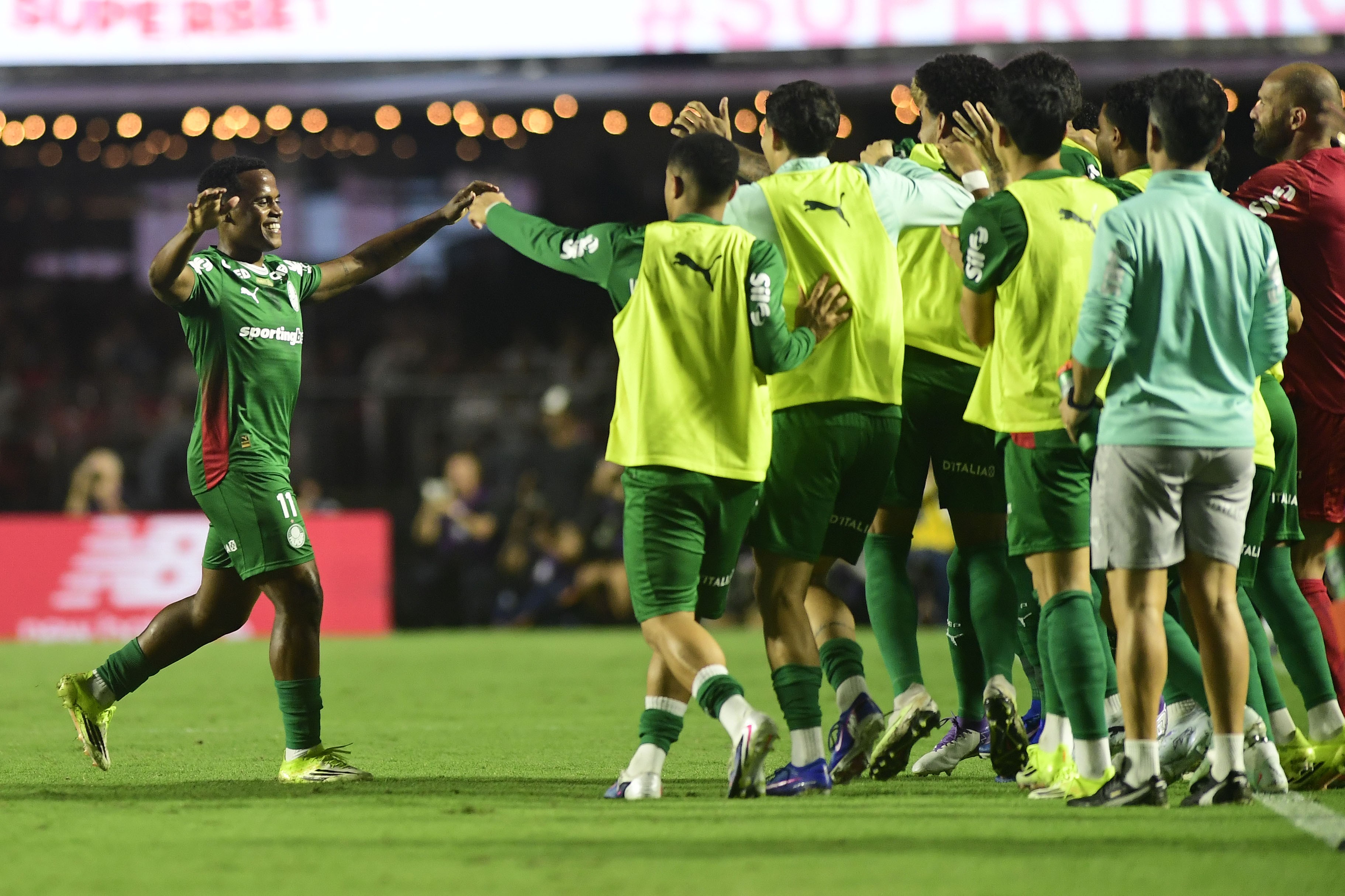 Arias brilha e lidera o Palmeiras na vitória convincente sobre o São Paulo