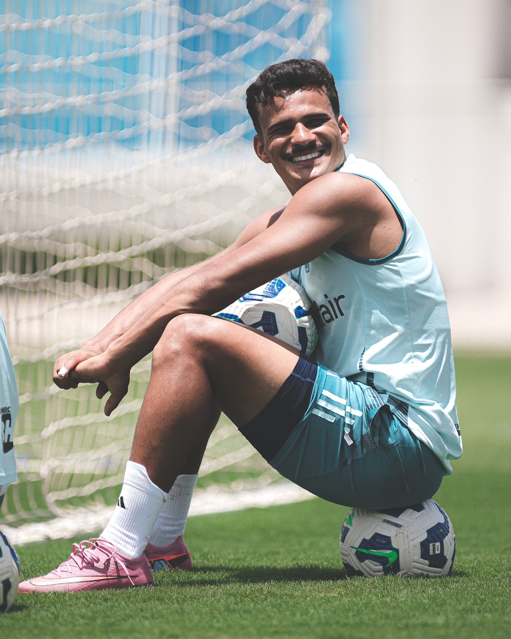 Cruzeiro recebe nova proposta do Como por Kaiki e avalia venda do lateral