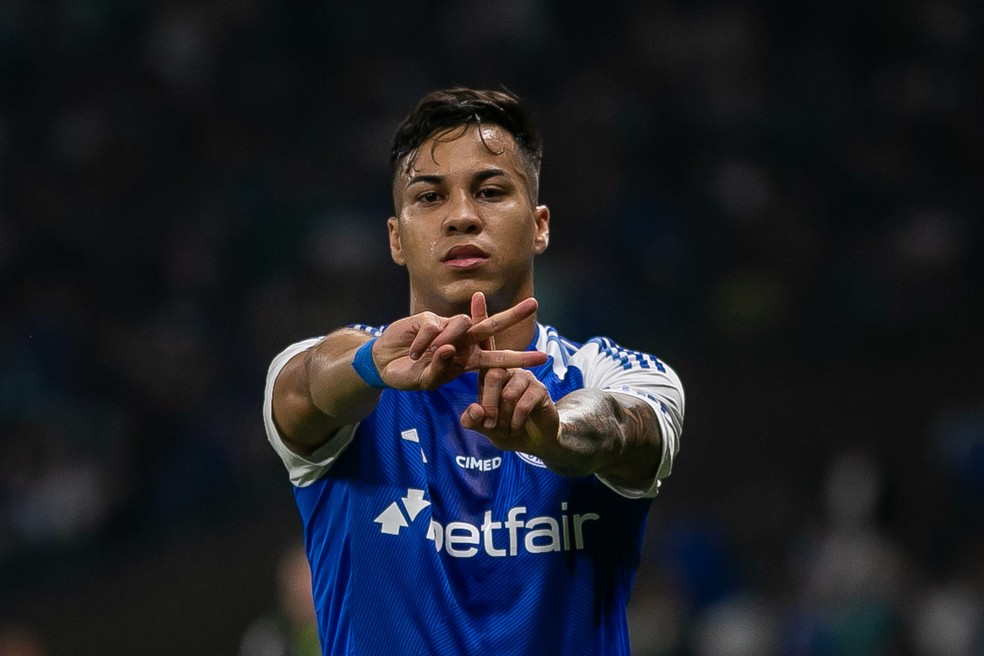 Kaio Jorge comemora gol do Cruzeiro contra o Flamengo — Foto: Fernando Moreno/AGIF