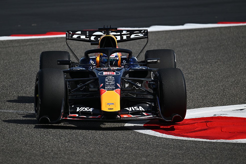 Max Verstappen - pré-temporada F1 2026 - Bahrein — Foto: Guido De Bortoli/LAT Images