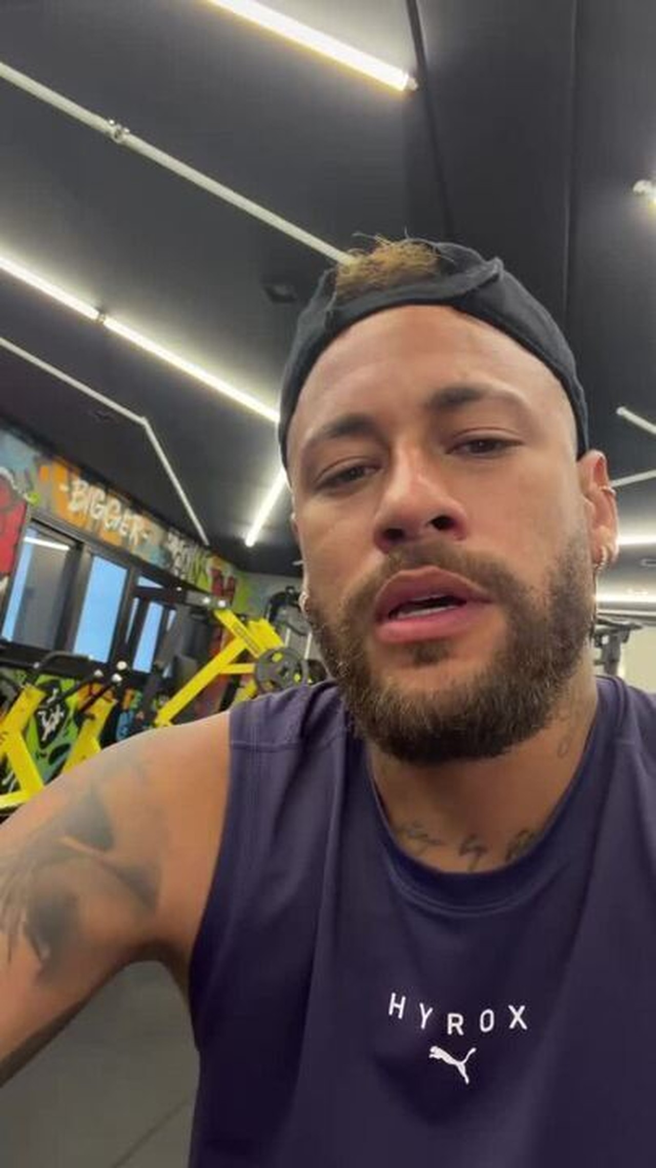Neymar responde a críticas por torneio de poker: 'Vai cuidar da sua vida'
