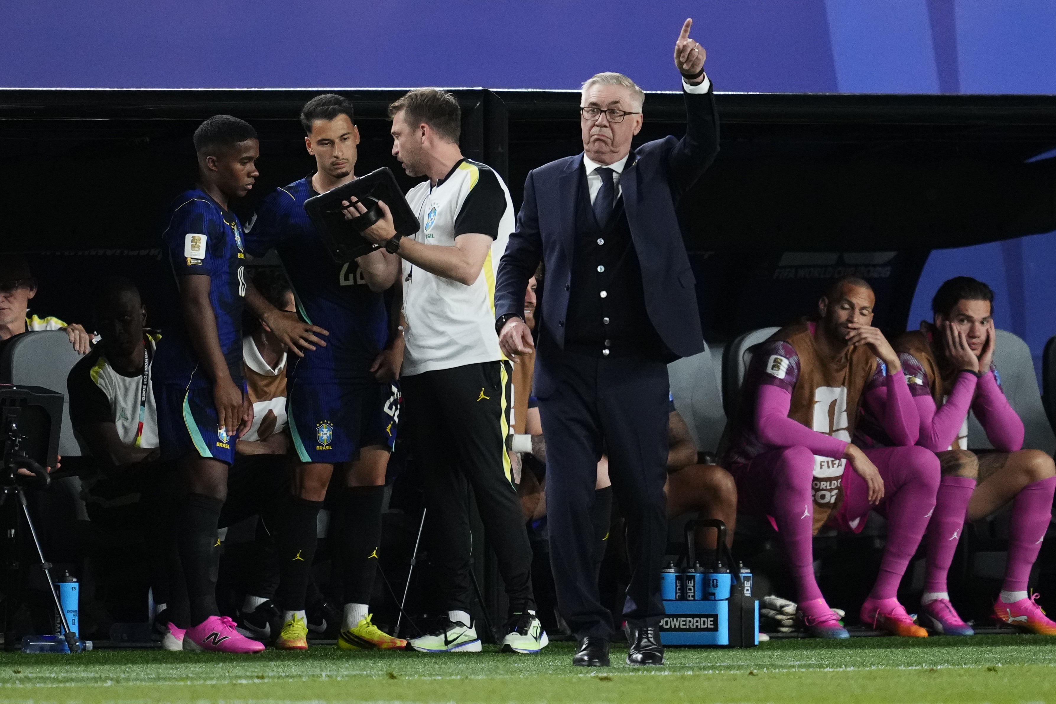 Ancelotti vê Brasil melhor no primeiro tempo: "Poderíamos marcar mais gols"