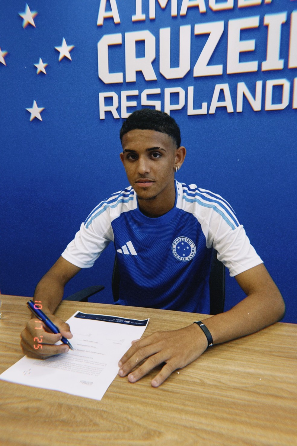 Pietro assina renovação com o  Cruzeiro — Foto: Arquivo pessoal