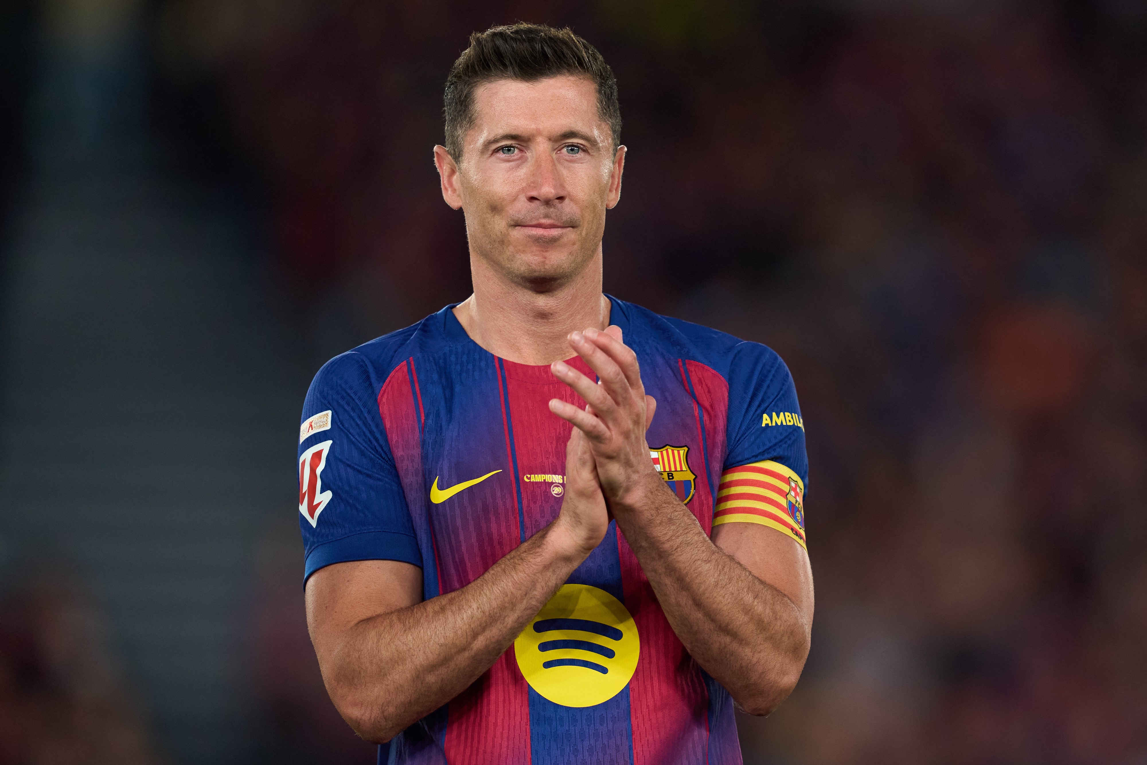 Hansi Flick lamenta saída de Lewandowski do Barcelona: "Não será fácil substituí-lo"