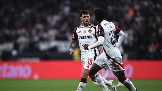 Arrascaeta comemora gol do Flamengo contra o Corinthians