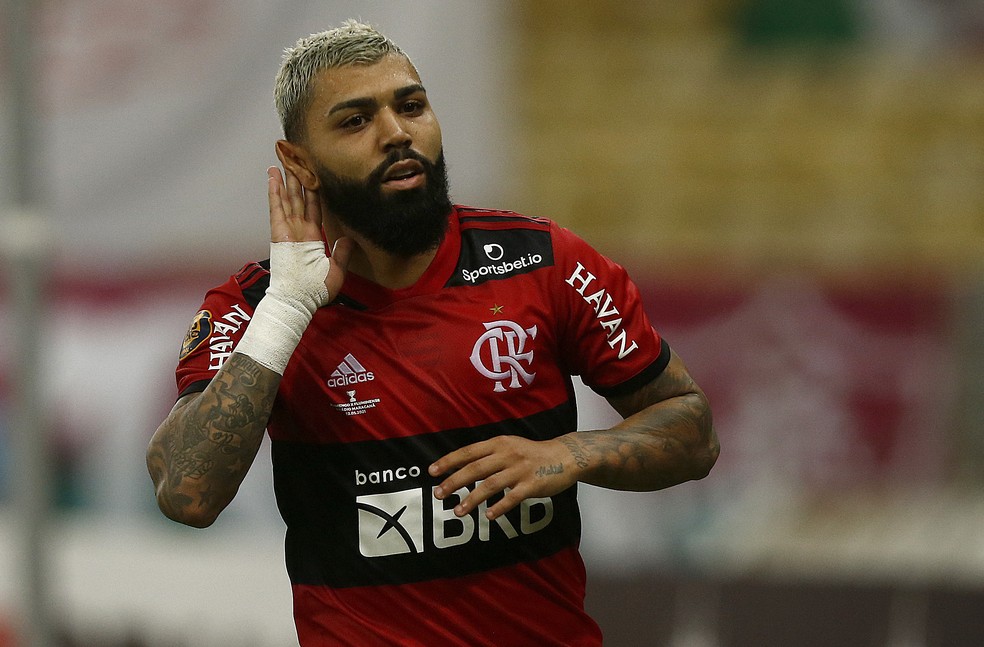 Gabriel Barbosa of Flamengo heads the ball during a Brasileirao match  News Photo - Getty Images