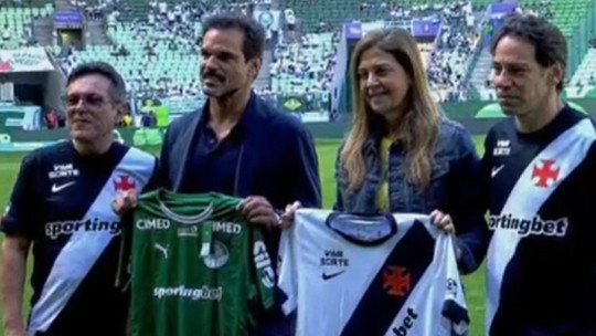 Interessado na compra da SAF do Vasco, Lamacchia veste a camisa e vai ao gramado