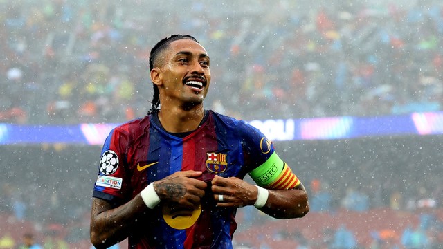Raphinha marca dois gols na vitória do Barça sobre o Feyenoord