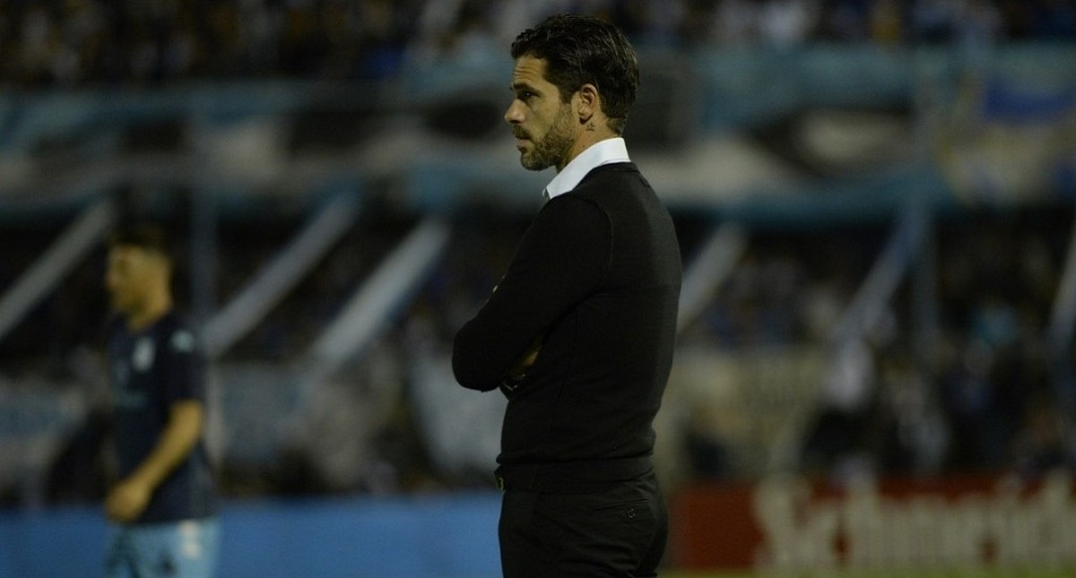 Fernando Gago: Cruzeiro monitora passos de técnico há meses e tentou ex-volante em 2013; veja detalhes