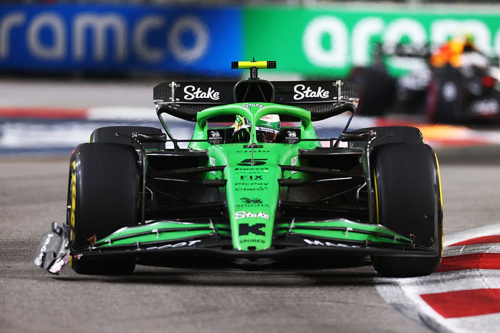 Gabriel Bortoleto durante o GP de Singapura de F1 — Foto: Zak Mauger/LAT Images