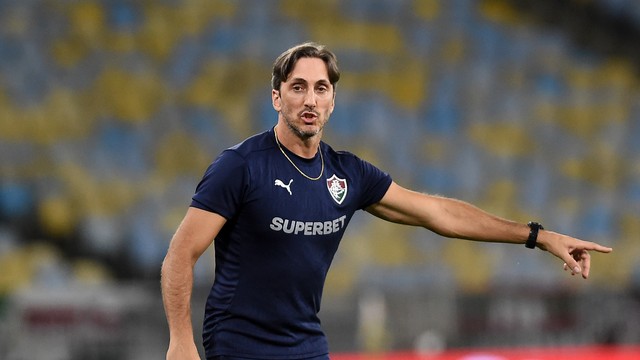 Luis Zubeldía em Fluminense x Chapecoense, no Brasileirão 2026