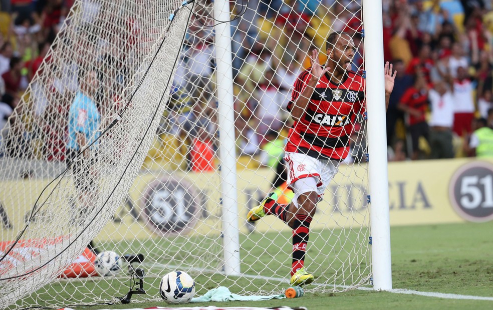 Alecsandro comemora gol pelo Flamengo — Foto: André Durão 