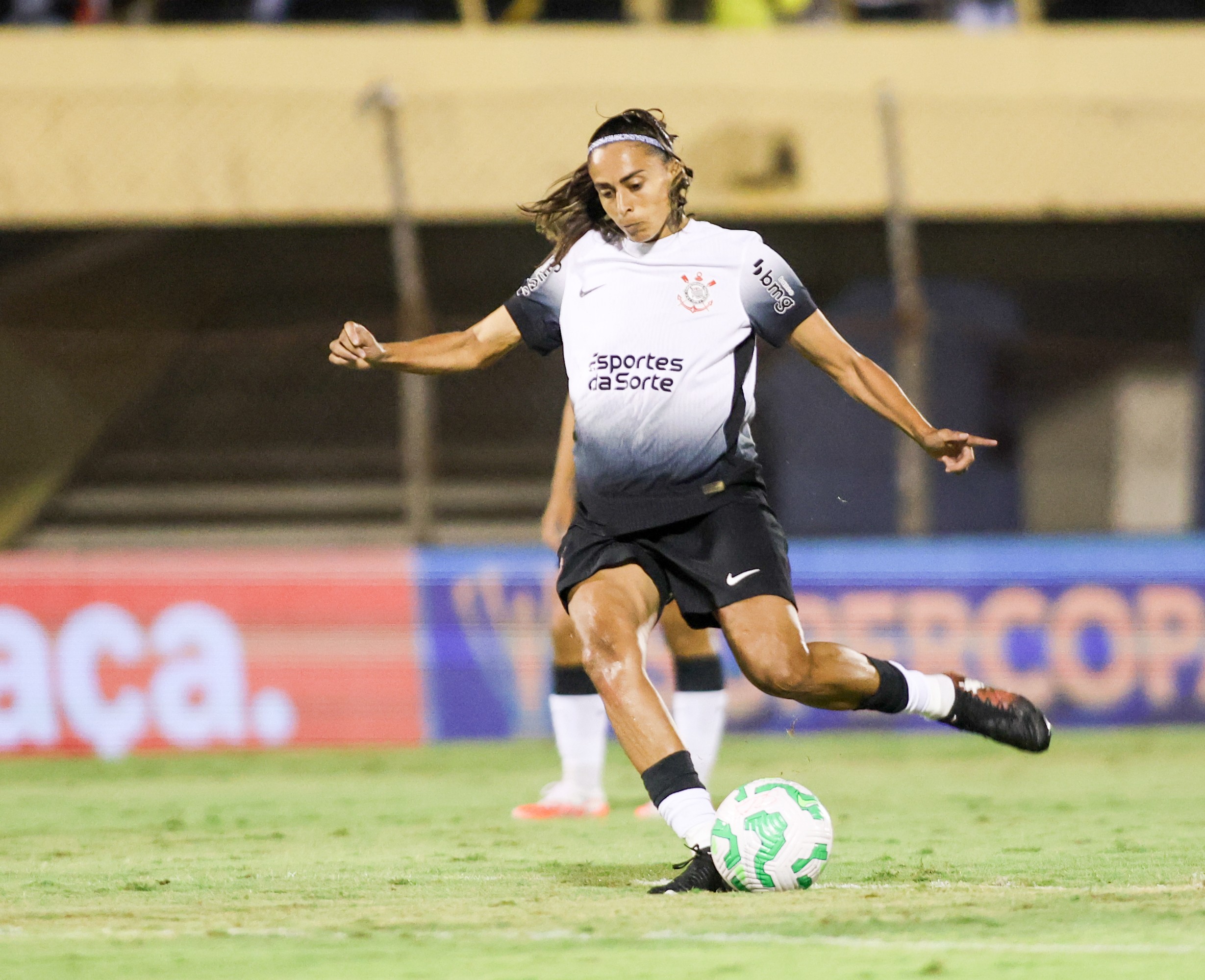 Andressa Alves lidera Corinthians em busca de hegemonia na Supercopa.