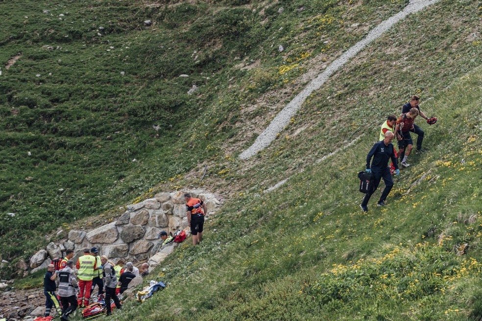 Acidente de Gino Mäder ocorreu no quilômetro 197 da Volta da Suíça — Foto: EFE