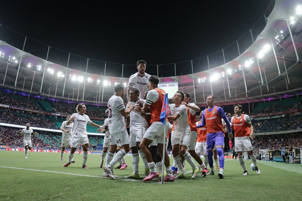 Fluminense empata com Bahia: John Kennedy brilha, mas defesa vacila