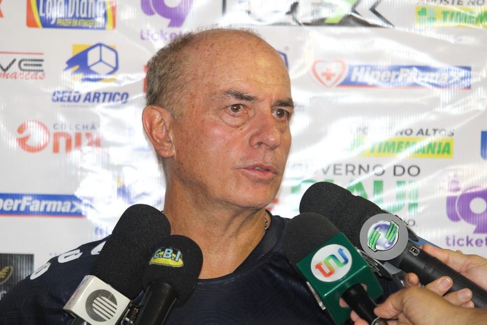 Carlos Rabello- t&eacute;cnico  &mdash; Foto: Edmilson Junior / ge