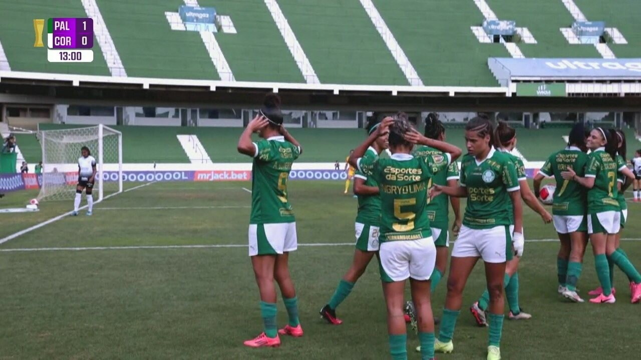 Lesão no joelho tira jogadora do Palmeiras da temporada de futebol feminino.