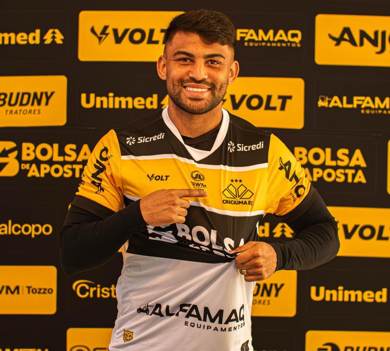 "Sempre foi o meu desejo", revela Ronald sobre retorno ao Criciúma