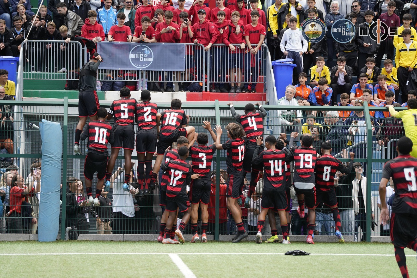 CAMPEÕES! Flamengo sub-15 conquista título internacional ao derrotar Manchester City na Itália