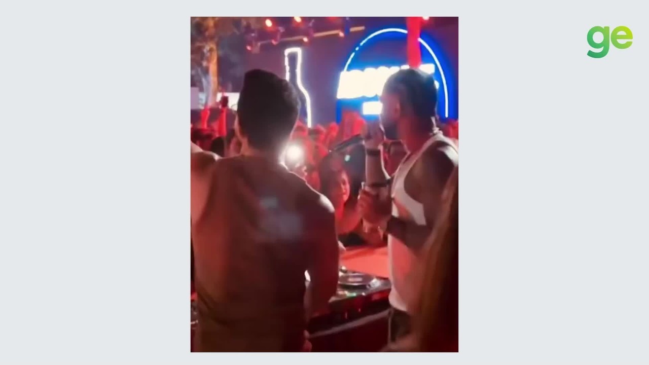 Gabigol e DJ rubro-negro entoam hino do Flamengo em festa no Rio