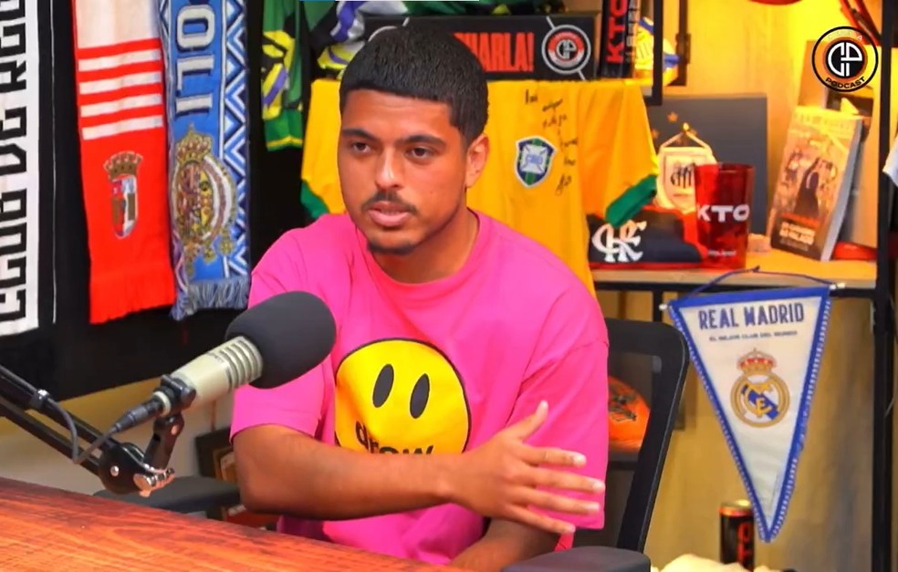 Evander em entrevista ao Charla Podcast — Foto: Reprodução