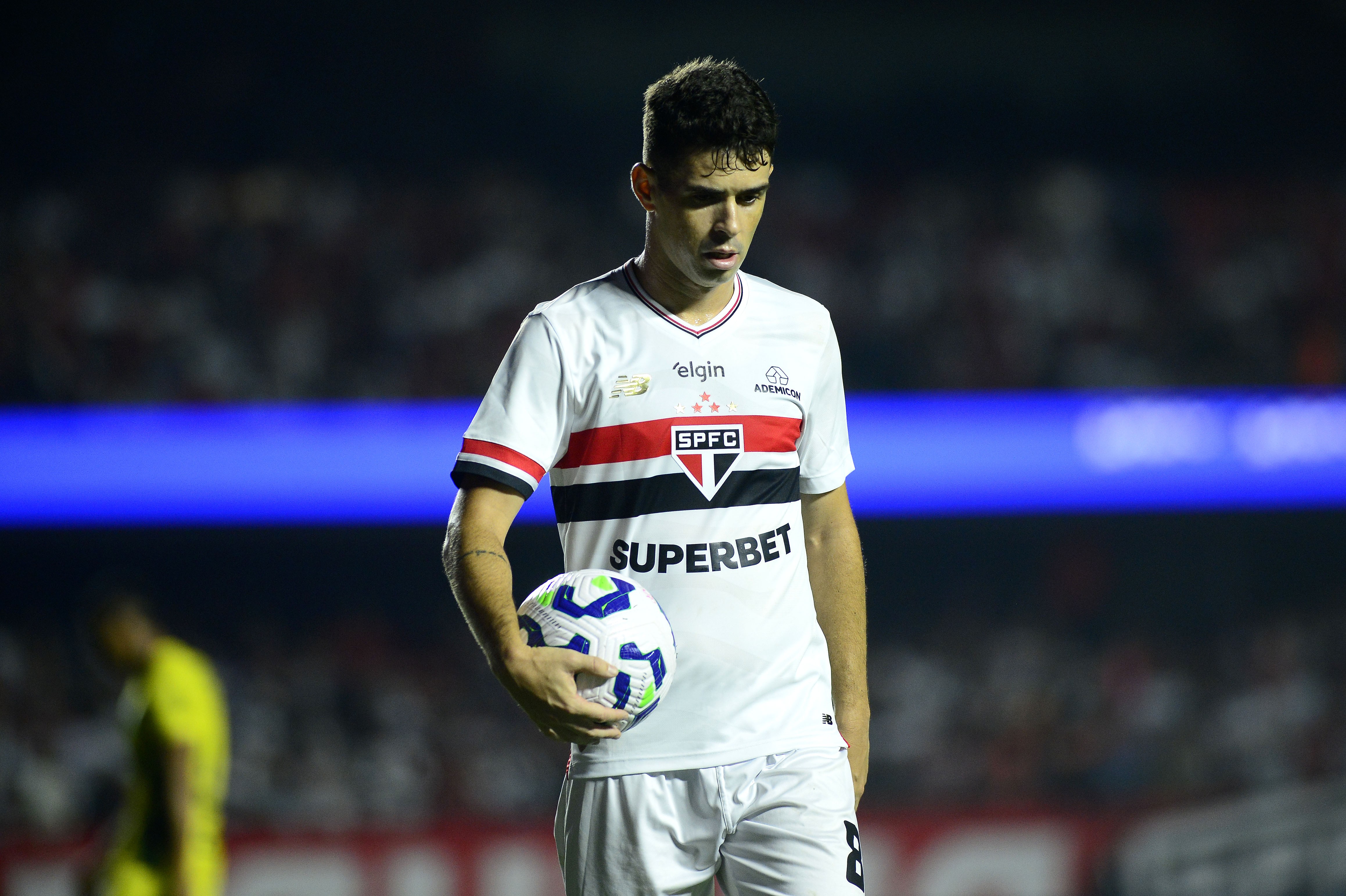 RESPOSTA SOBRE LESÃO: Oscar tem edema na coxa e São Paulo avalia seu retorno