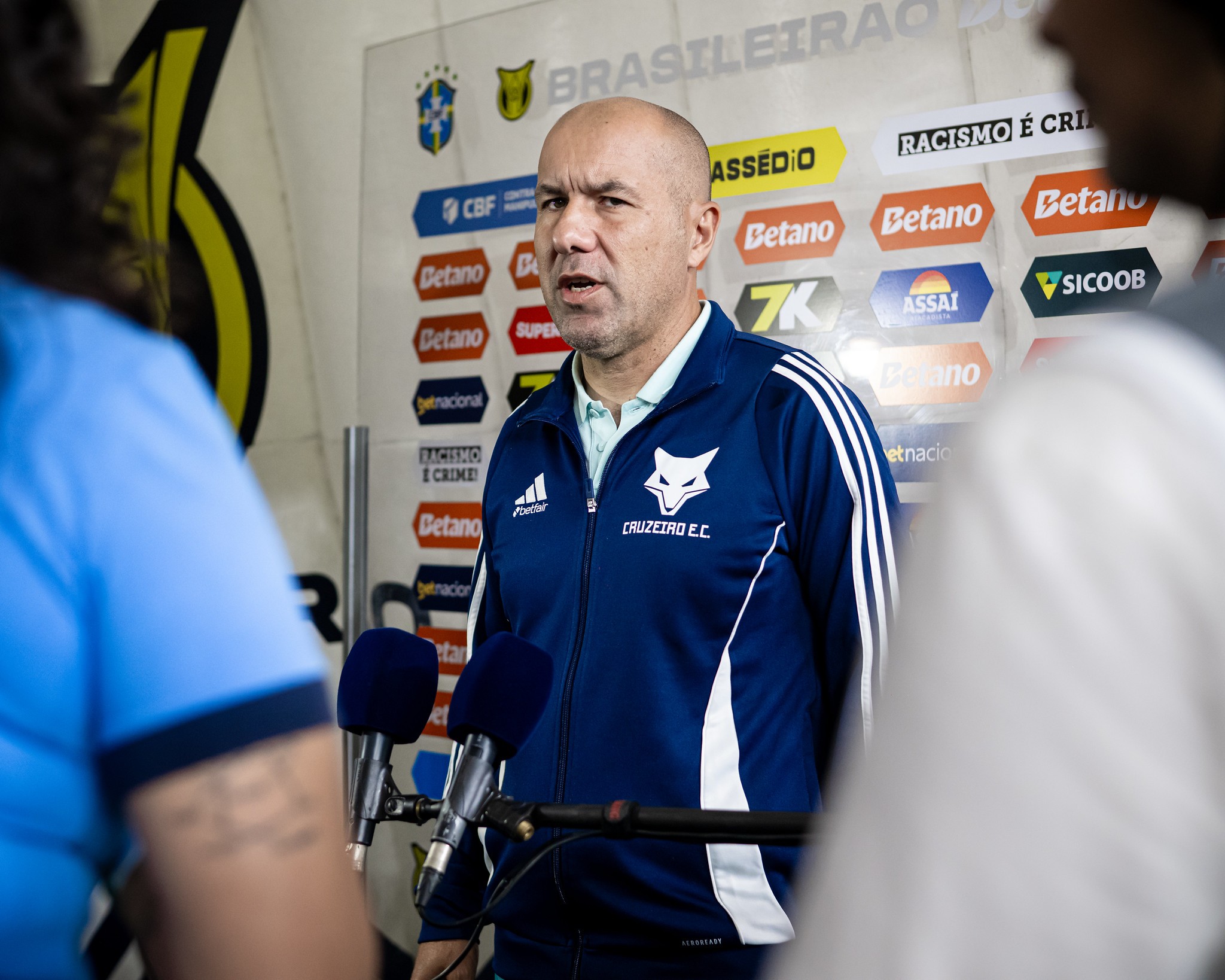 Jardim esclarece saída de Arroyo e situação física de Kaio Jorge no Cruzeiro