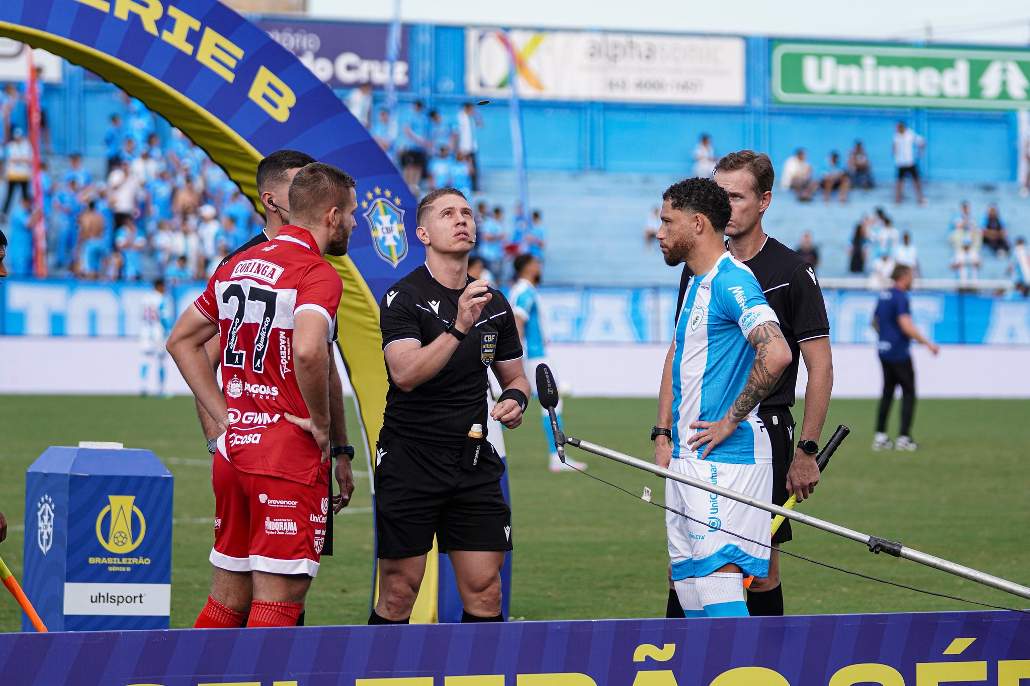 Alemão está machucado? Zagueiro do CRB saiu de campo mancando no último jogo