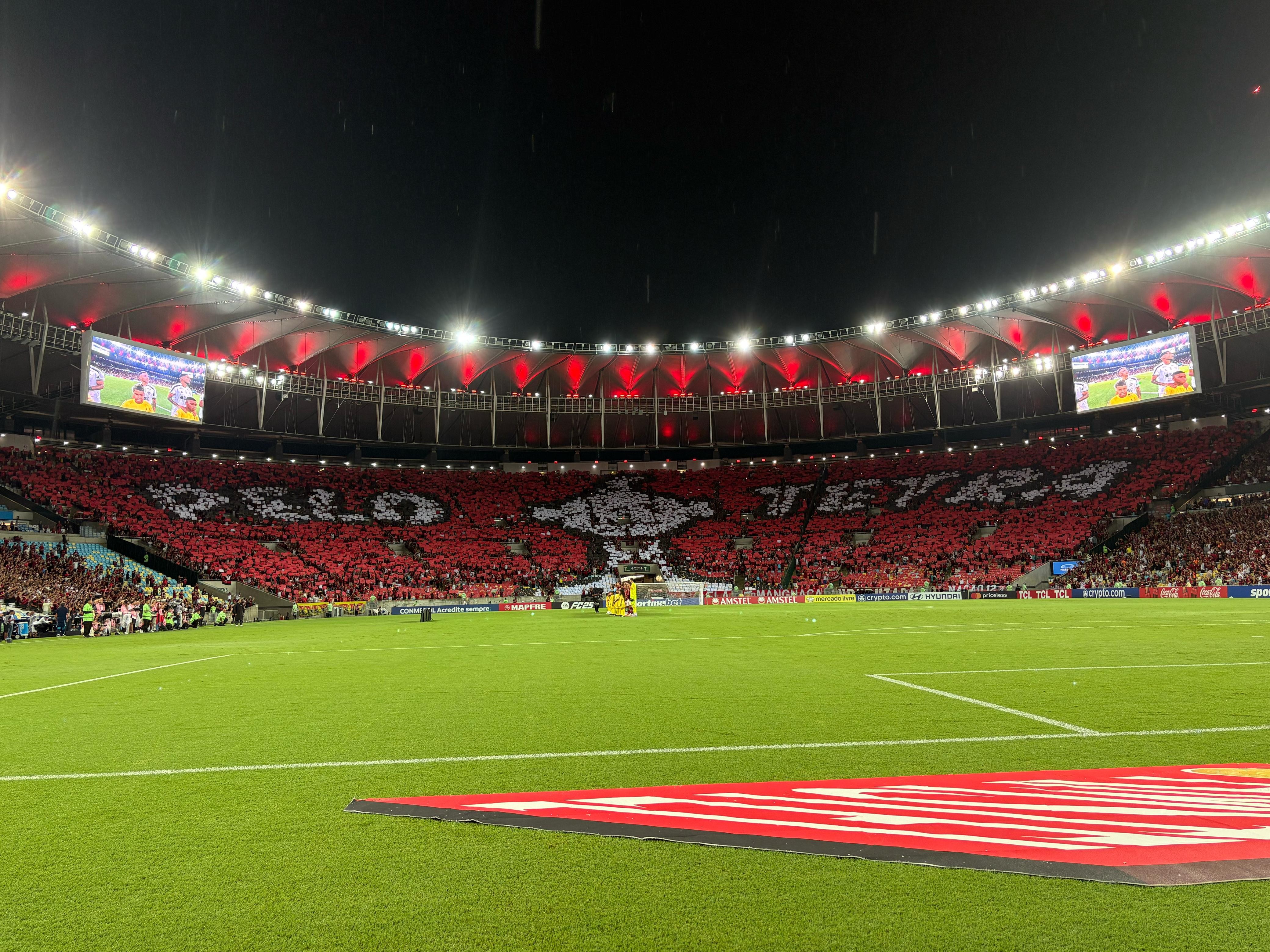 NOITE TUMULTUADA NO MARACANÃ! Decisões polêmicas geram vaias e colocam pressão nos bastidores do Mengão!