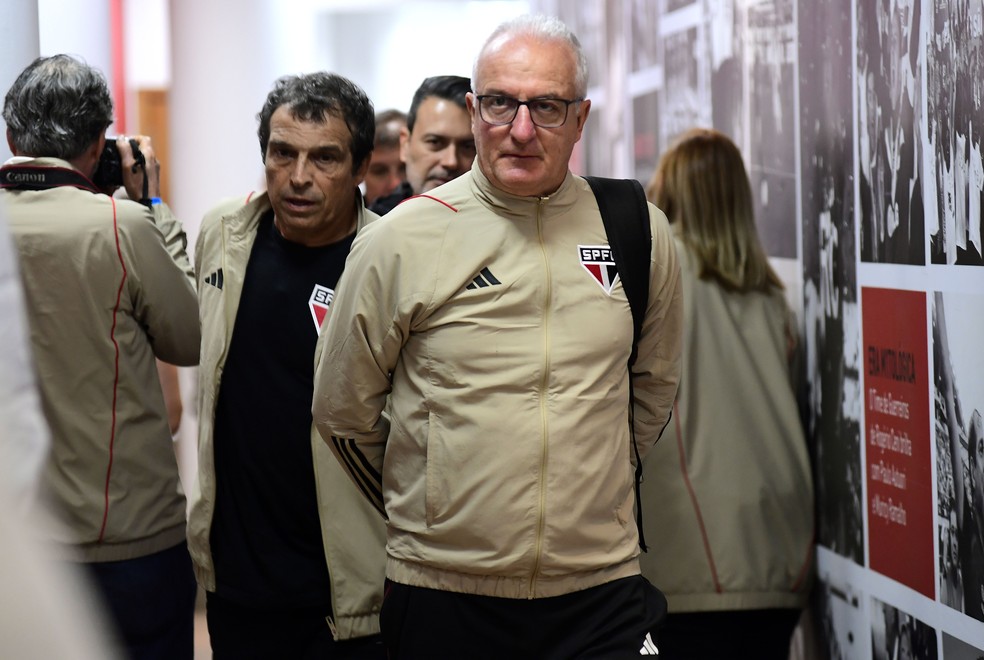 Dorival Júnior na chegada para São Paulo x Palmeiras — Foto: Marcos Ribolli