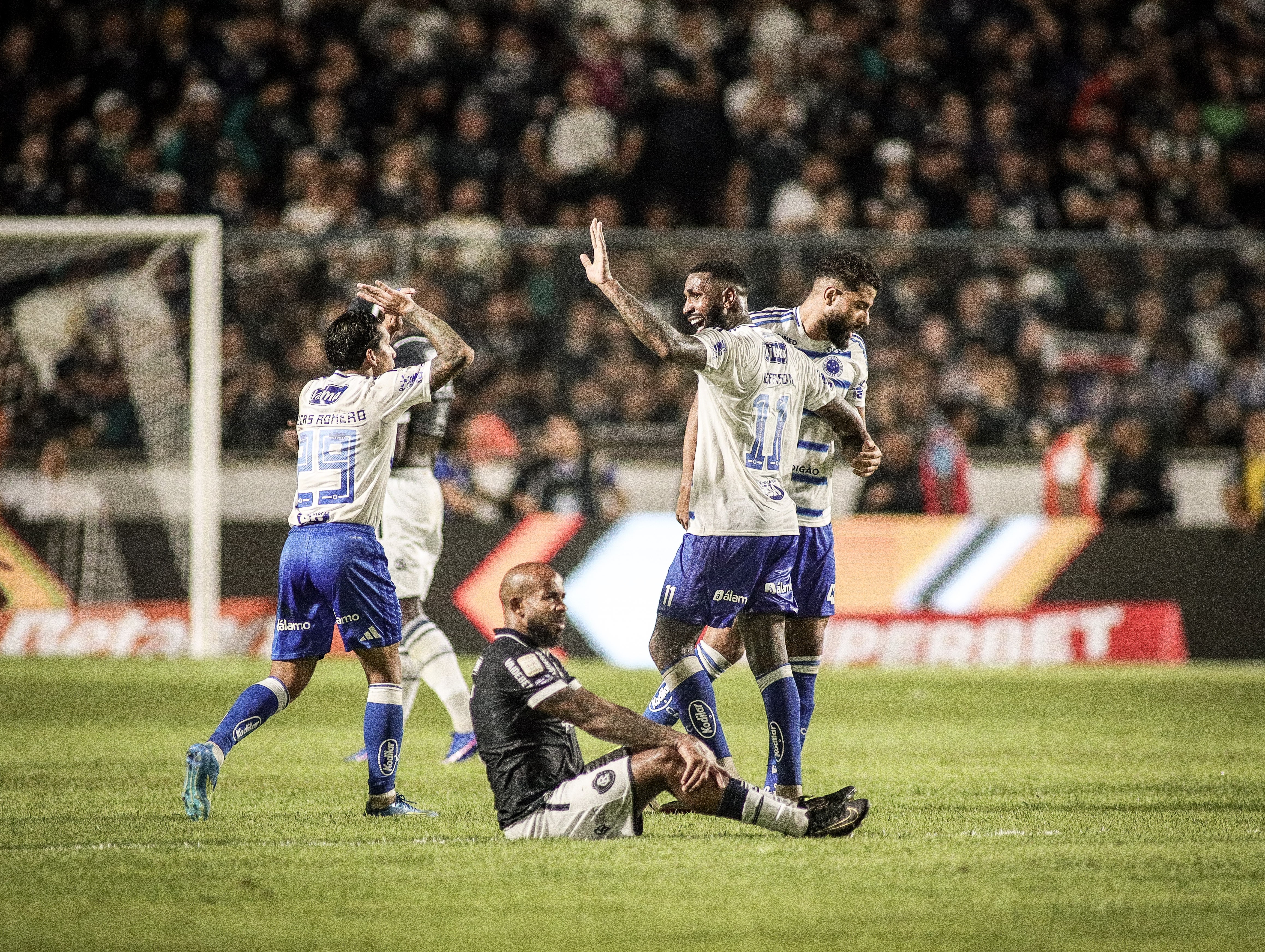 Pior mandante, Remo encara o melhor visitante do Brasileirão