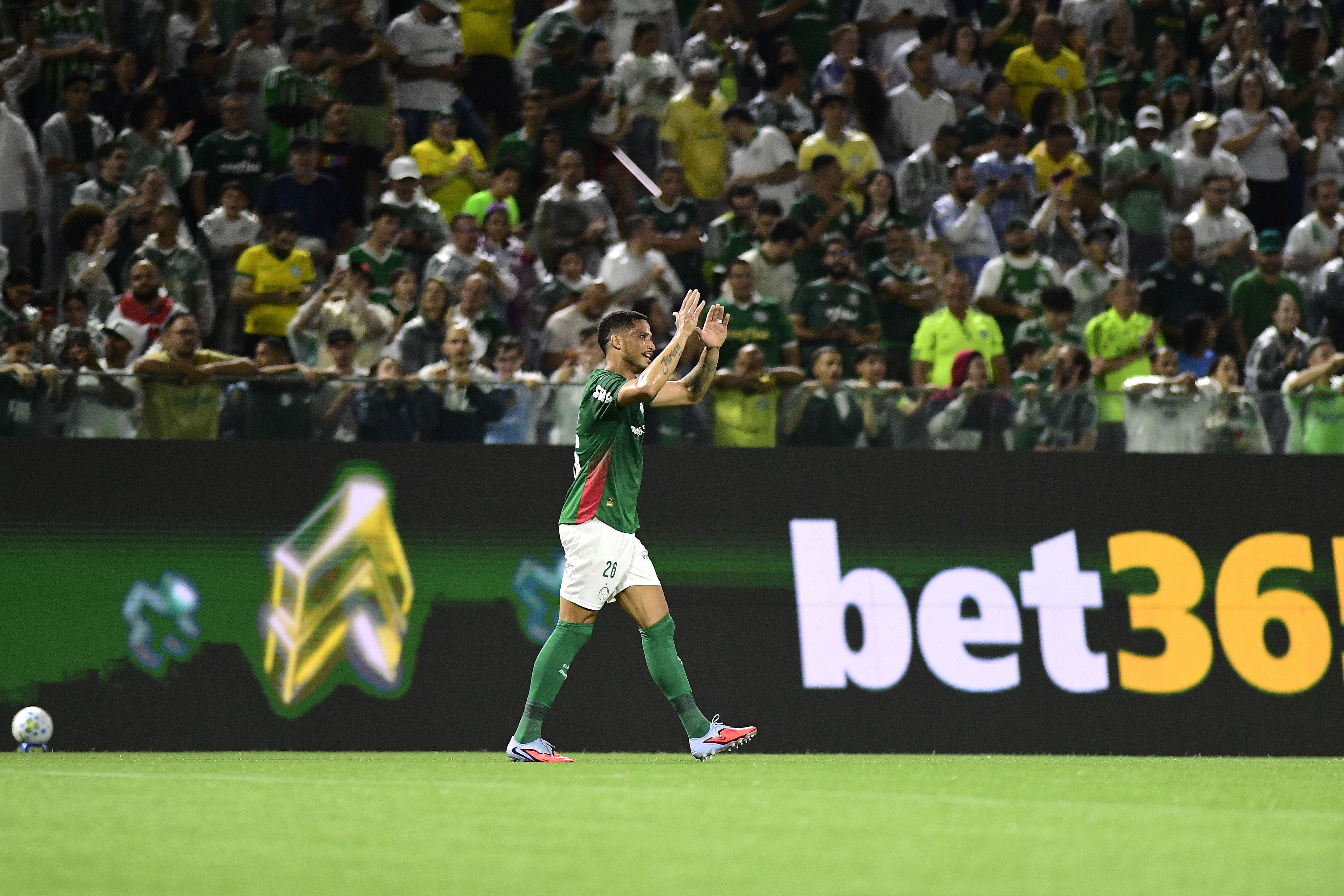 Murilo alcança marca histórica de Cleber e mira recuperação da parceria goleadora com Gómez no Palmeiras