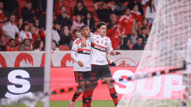 Samuel Lino e Pedro em Internacional x Flamengo